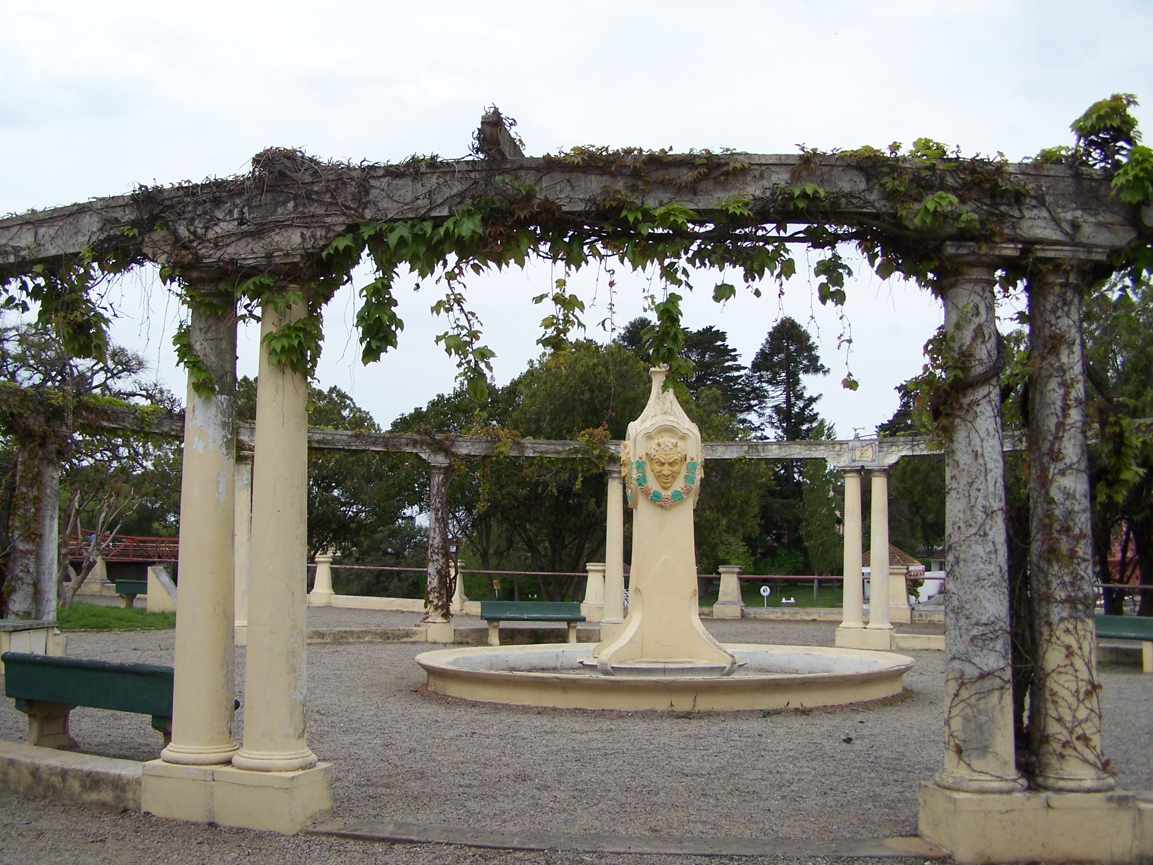 Vista de la plaza de Carmelo en el departamento de Colonia